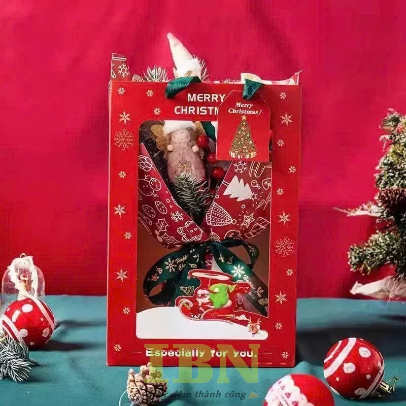 Mẫu túi giấy Noel màu đó, có cửa sổ kính