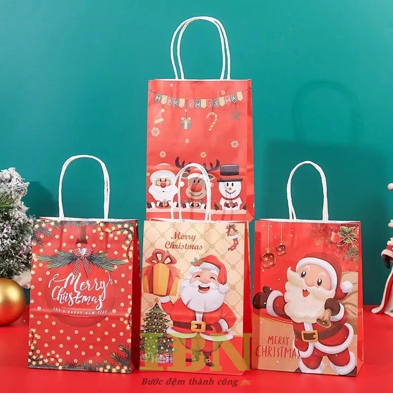 Các mẫu túi giấy đựng quà Noel màu sắc bắt mắt