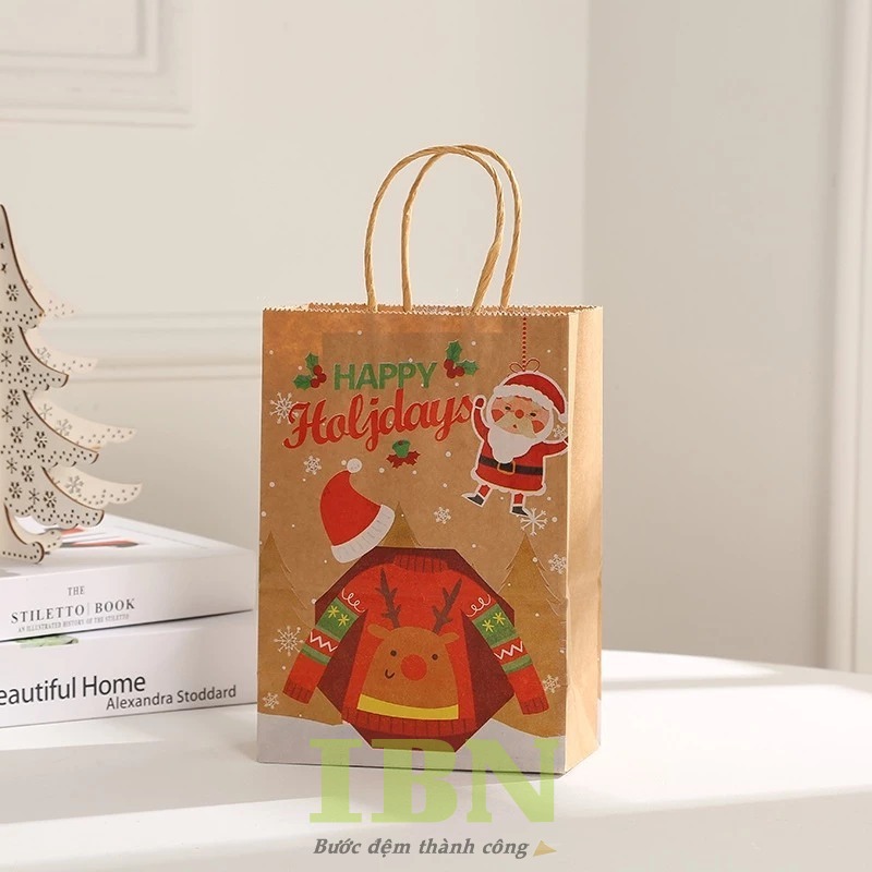 Mẫu túi giấy Noel thiết kế theo phong cách hoạt hình đáng yêu